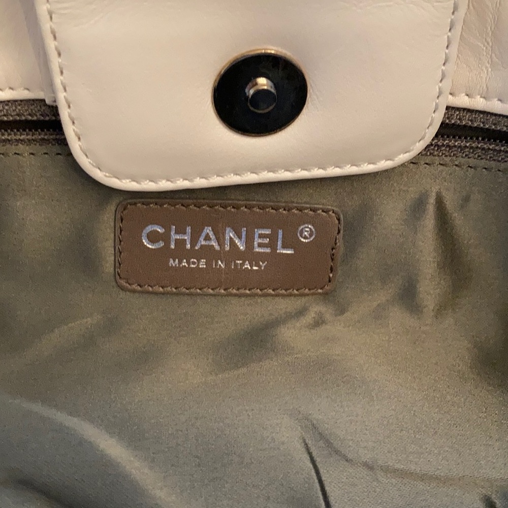Chanel Calfskin Modern Chain Rhodoid Flap* - Picture 7 of 8